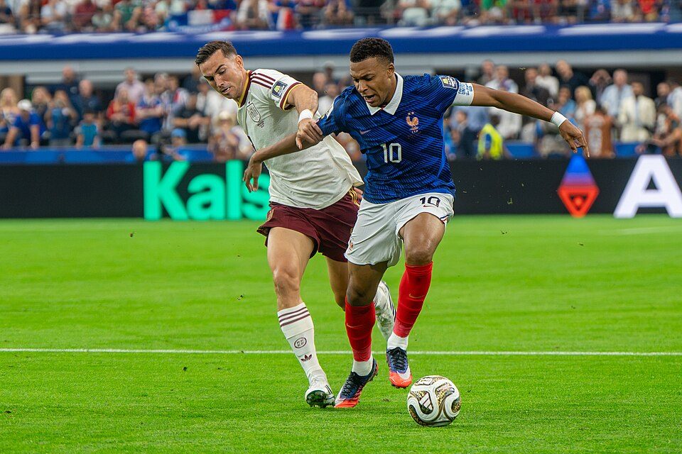 德甲青训观察：拜仁慕尼黑新星批量涌现的背后逻辑 · 开云手机在线登录官网入口